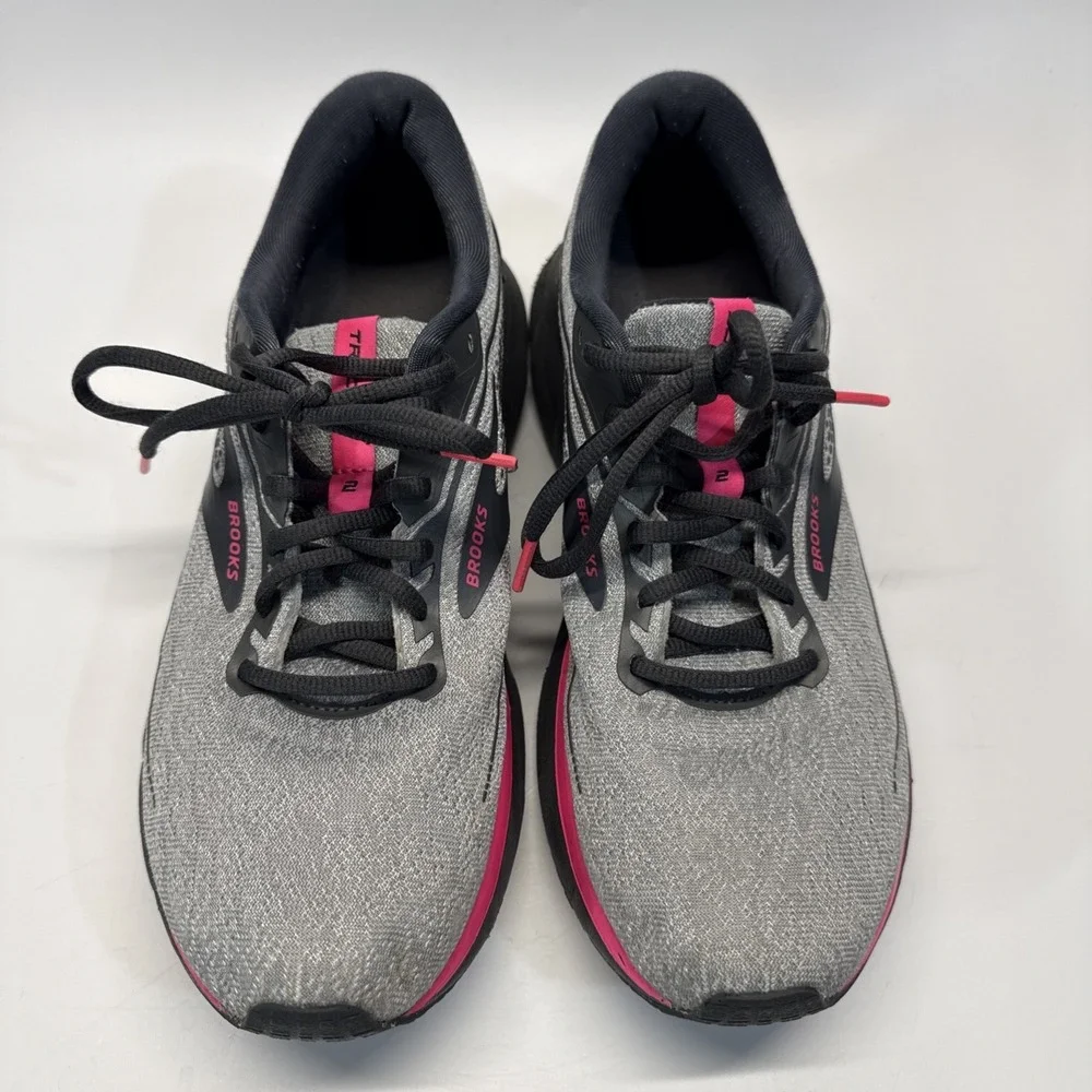 Brooks item womens